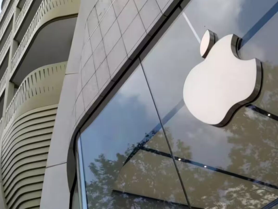 Apple names insider Steve Smith as new M&A chief, memo shows Apple names insider Steve Smith as new M&A chief, memo shows
